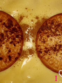 Una foto de Natillas caseras con galleta maría y canela