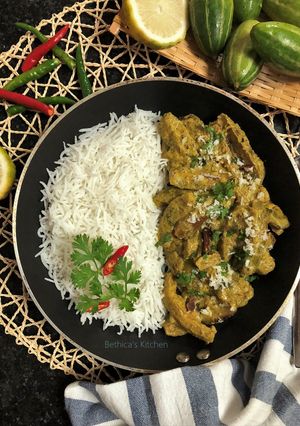 A picture of Potoler Korma (Parwal / Pointed Gourd Curry).