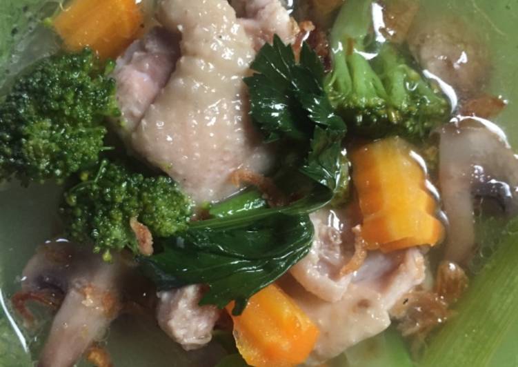 Bagaimana Menyiapkan Sup jahe ayam brokoli 🥦, Bisa Manjain Lidah