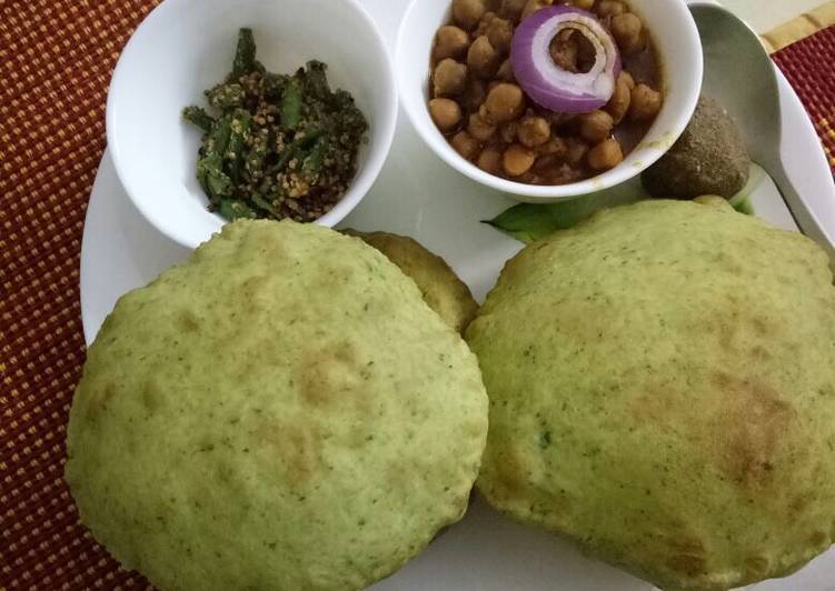 Recipe of Speedy Palak ke bhture and chole