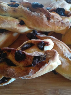 Foto di Pani Ca' Alivi nivuri...pane con le olive nere.