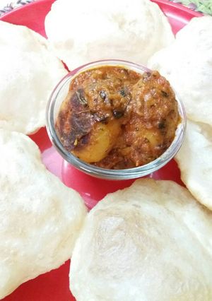 A picture of Bengali luchi r aloo dum.