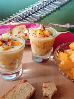 मैंगो कस्टर्ड पुडिंग (Mango custard pudding recipe in Hindi) रेसिपी मुख्य फोटो