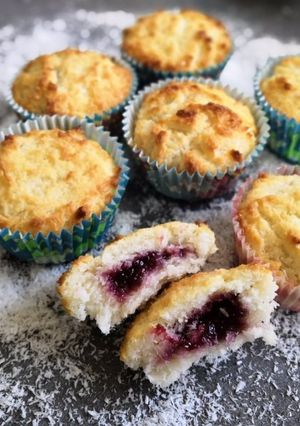 Une photo de Petits moelleux et confiture de framboise
