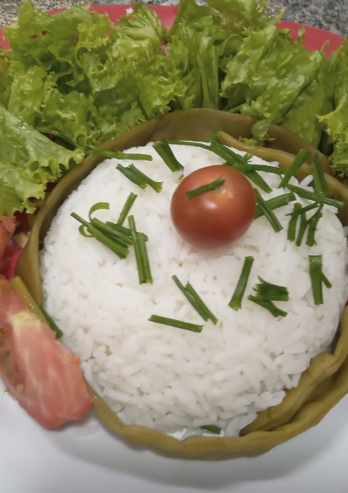 Una foto de Ensalada 🥗 arroz y demás verduras