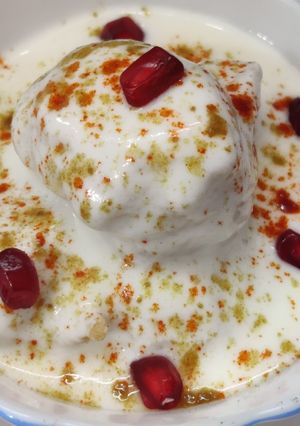 A picture of Creamy Dahivada.
