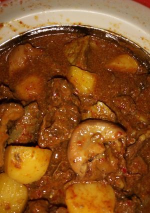 Farfesun kayan ciki da dankalin turawa food folio ainihin hoton girkin