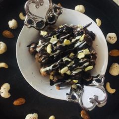 A picture of Shahi litchi choco ice cream.