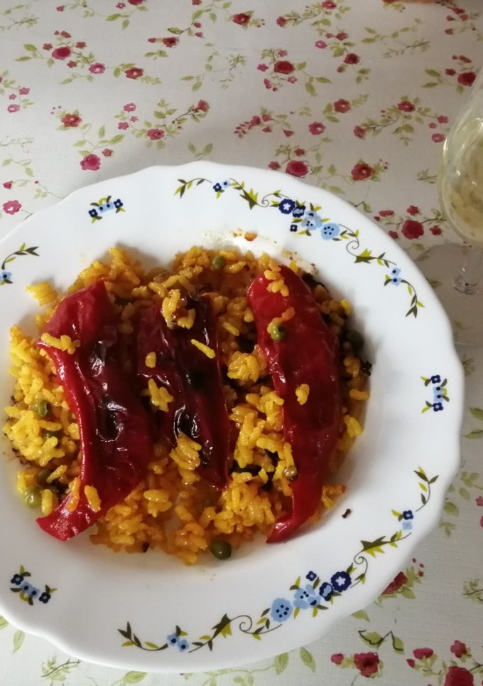 Una foto de Paella a las tres delicias