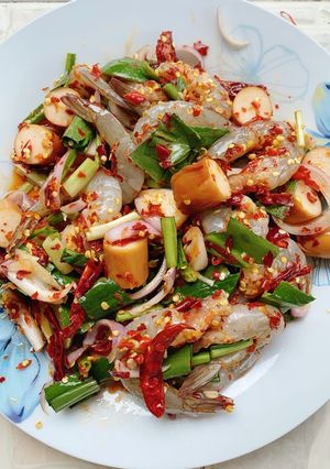 รูปของ ยำกุ้งสดไส้กรอก