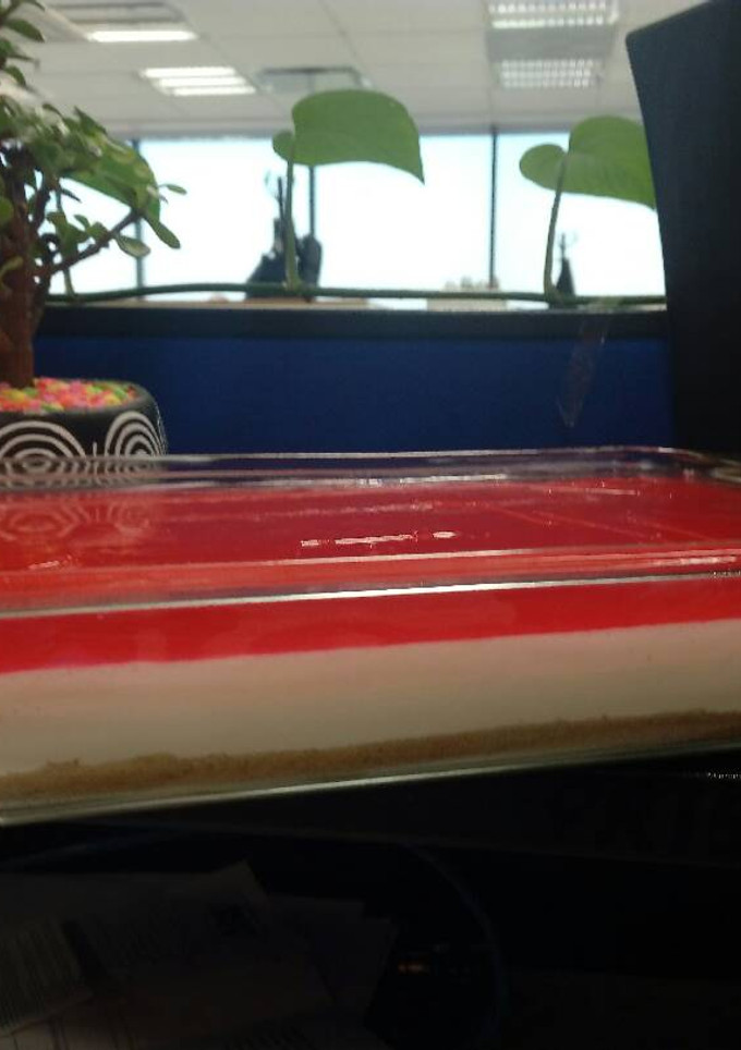 Una foto de Pay de queso con gelatina sin horno