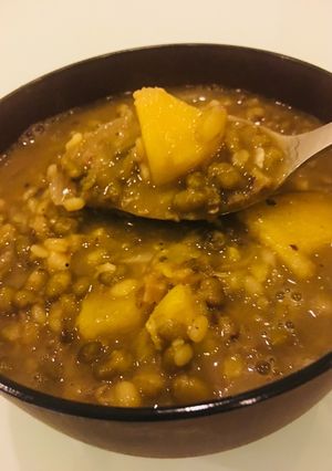 A picture of Green Gram-Sweet Potato Soup.