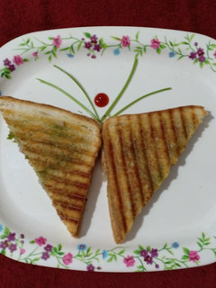 ચીઝ સેન્ડવીચ(Cheese Sandwich Recipe in Gujarati) રેસીપી મુખ્ય ફોટો