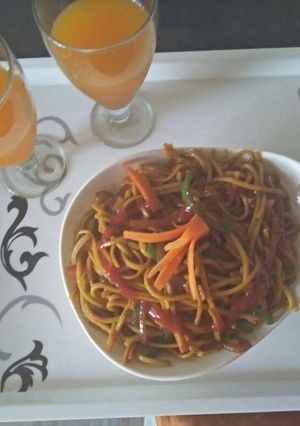 A picture of Veg chow mein.