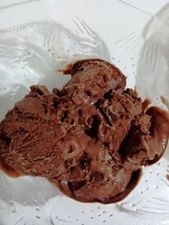 O poză a rețetei Înghețată cremoasă cu ciocolata bitter.