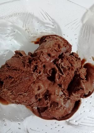 O poză a rețetei Înghețată cremoasă cu ciocolata bitter.