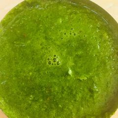 A picture of Coriander garlic chutney.