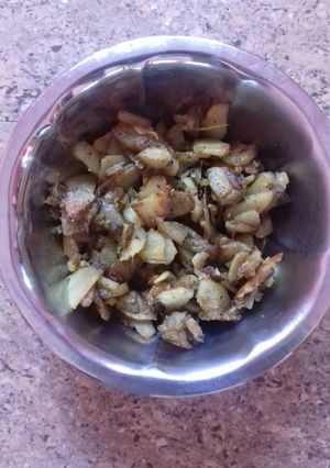 உருளைக்கிழங்கு மிளகு வறுவல் (Urulaikilanku milaku varuval recipe in tamil) செய்முறை முக்கிய புகைப்படம்