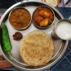 A picture of Simple Kathiyawadi Thaali.