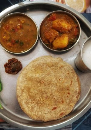 A picture of Simple Kathiyawadi Thaali.