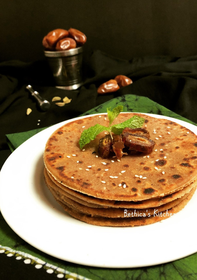 A picture of Dates Paratha.