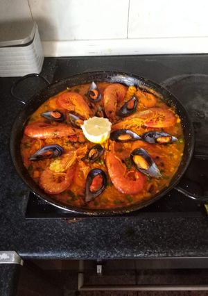 Una foto de Paella de marisco