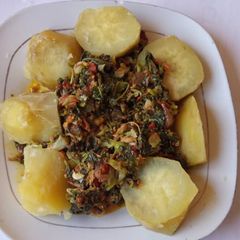 A picture of Sweet potatoes with dry fish sauce.