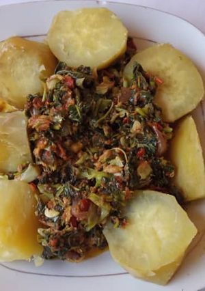 A picture of Sweet potatoes with dry fish sauce.