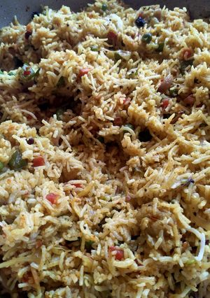 વેજિટેબલ બિરયાની (Vegetable Biryani Recipe In Gujarati) રેસીપી મુખ્ય ફોટો