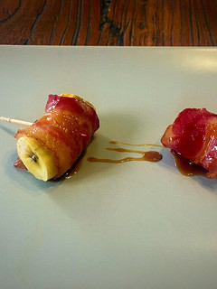 Una foto de Plátano con bacon. Aperitivo fácil y rico