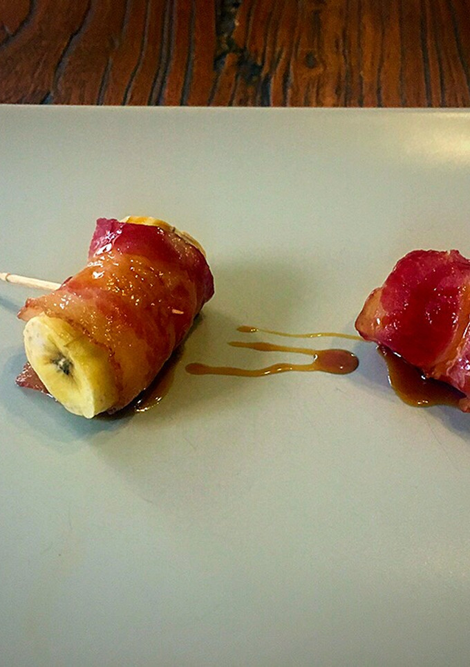 Una foto de Plátano con bacon. Aperitivo fácil y rico