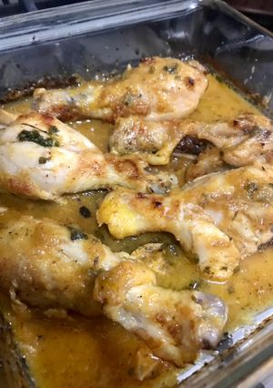 Una foto de Patas de pollo con una salsa súper rica