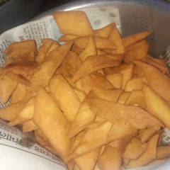 A picture of Namkeen matar or Namak pare.