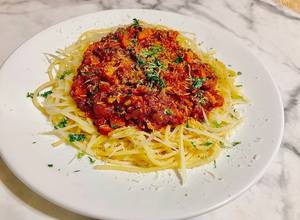 Hình của món Mỳ Ý Sốt Bolognese - Spaghetti Bolognese 🍝 (Phiên Bản Bơi Trong Phô Mai).