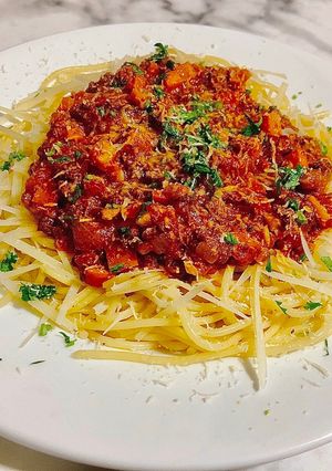Hình của món Mỳ Ý Sốt Bolognese - Spaghetti Bolognese 🍝 (Phiên Bản Bơi Trong Phô Mai).
