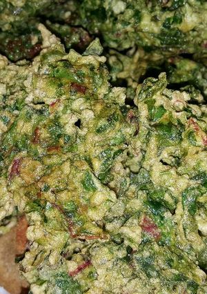 Una foto de Buñuelos de remolacha y espinacas faciles