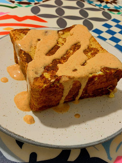 Una foto de French toast gigante rellena y fit/saludable