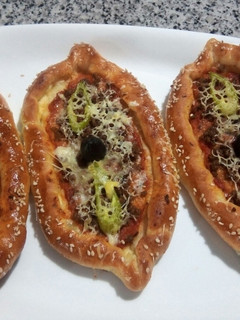 صورة لوصفة قوارب البيتزا التركية
