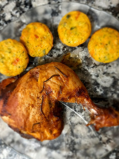Una foto de Pata y Muslo al horno con aliño de Manteca a la mostaza