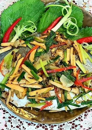 Hình của món Cá chim hấp nấm đùi gà.