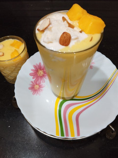 A picture of Mango Mastani with Ramalai Ice cream.