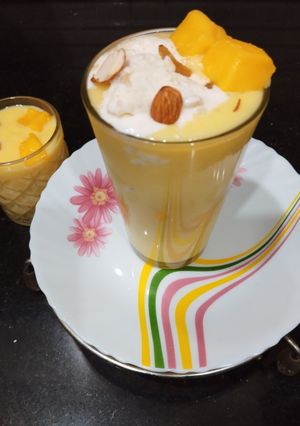 A picture of Mango Mastani with Ramalai Ice cream.