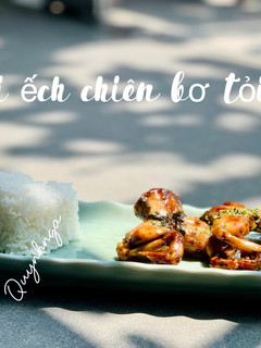 Hình của món Đùi ếch chiên bơ tỏi.