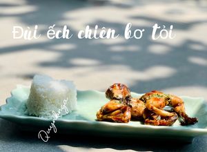 Hình của món Đùi ếch chiên bơ tỏi.