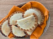 Una foto de keto empanada