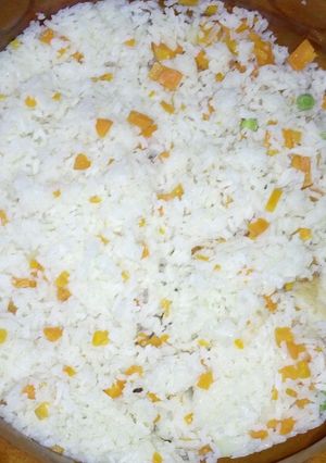Una foto de ARROZ BLANCO CON VERDURAS A LA Mario's