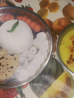 पकौड़ी वाली कड़ी चावल (Pakodi wali kadhi chawal recipe in hindi) रेसिपी मुख्य फोटो