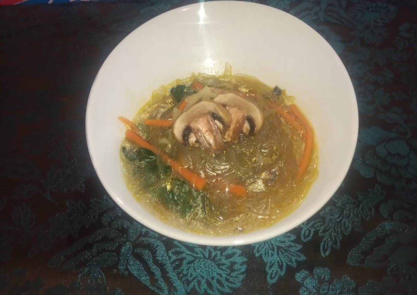 Sopa de fideos cantonesa