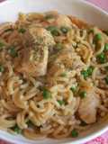 Pollo guisado con pasta seca