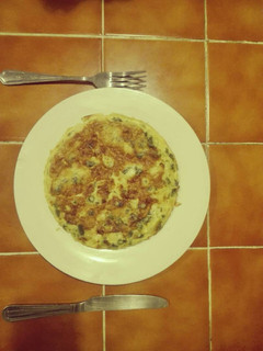 Una foto de Tortilla de espárragos y ajos tiernos
